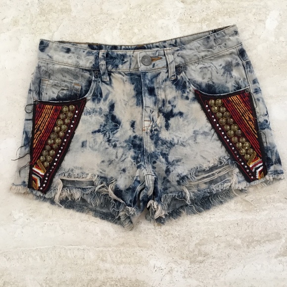 BDG Pants - BDG Freda Embellished Mid-Rise Boho Cut-Offs